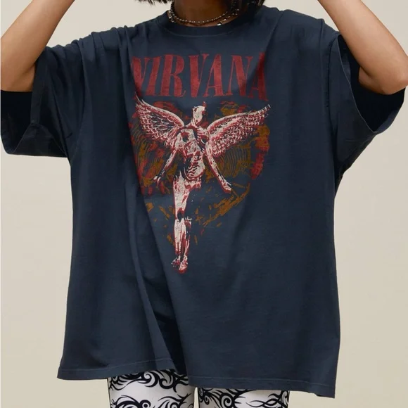 Daydreamer Nirvana Trippy Heart Tee - Picture 2 of 4